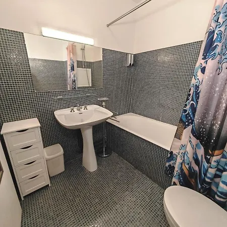 Apartment Avec Balcon Et Parking A Alesia *