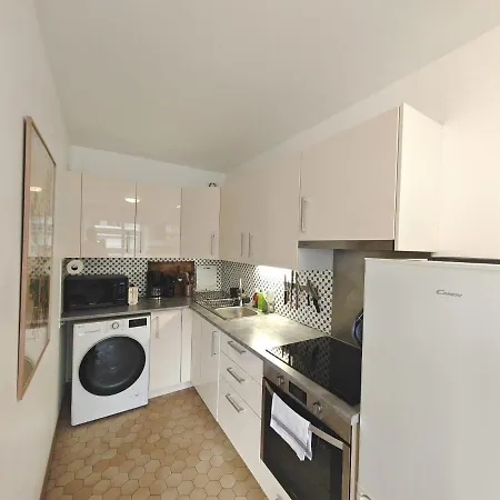 Apartment Avec Balcon Et Parking A Alesia *