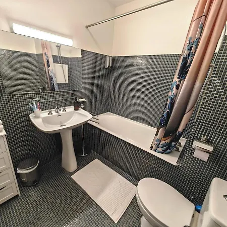 Apartment Avec Balcon Et Parking A Alesia Paris